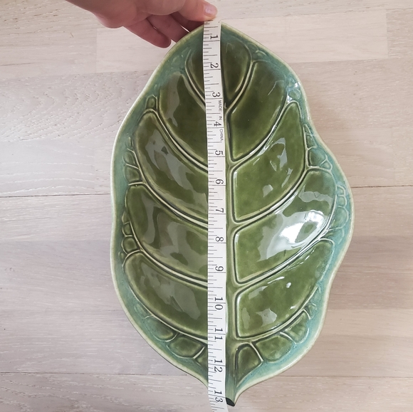 Green Leaf Serving Plate - Picture 5 of 6